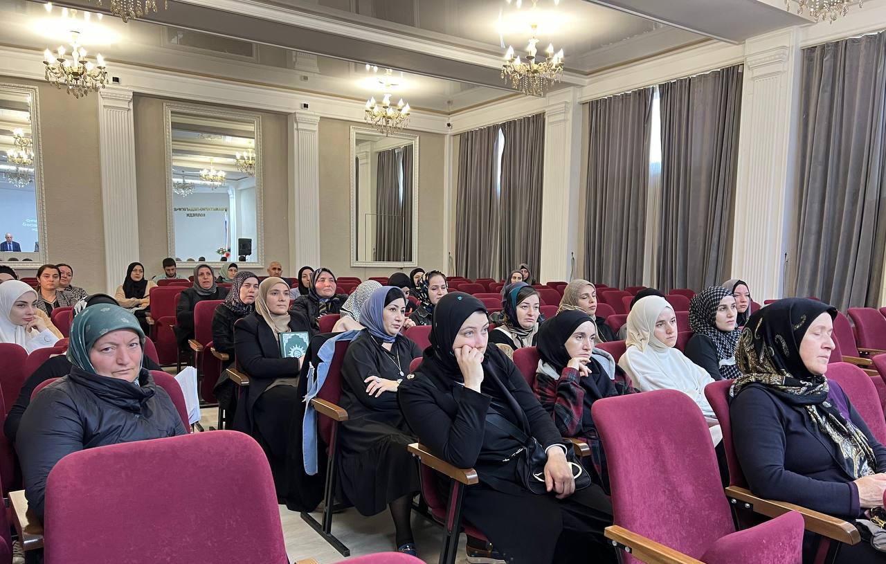 В Гуманитарно-педагогическом колледже прошло традиционное родительское собрание